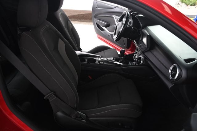2018 Chevrolet Camaro 2dr Coupe 1LS - 23037788 - 26