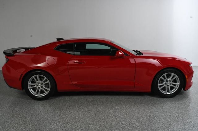 2018 Chevrolet Camaro 2dr Coupe 1LS - 23037788 - 3