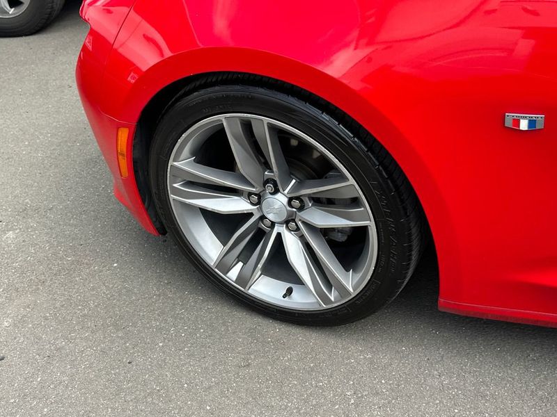 2018 Chevrolet Camaro 2dr Coupe 1LT - 22952234 - 11