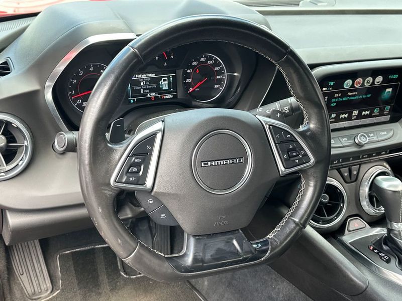 2018 Chevrolet Camaro 2dr Coupe 1LT - 22952234 - 17