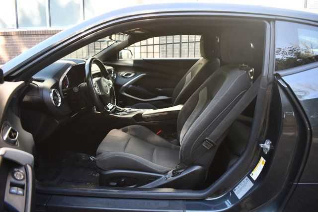 2018 Chevrolet Camaro 2dr Coupe 1LT - 23006199 - 17