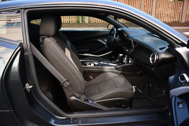 2018 Chevrolet Camaro 2dr Coupe 1LT - 23006199 - 28