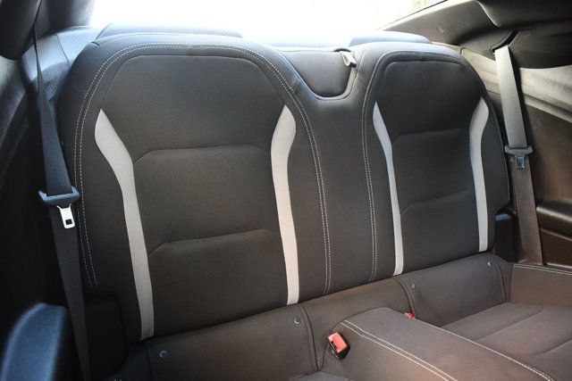 2018 Chevrolet Camaro 2dr Coupe 1LT - 23006199 - 31