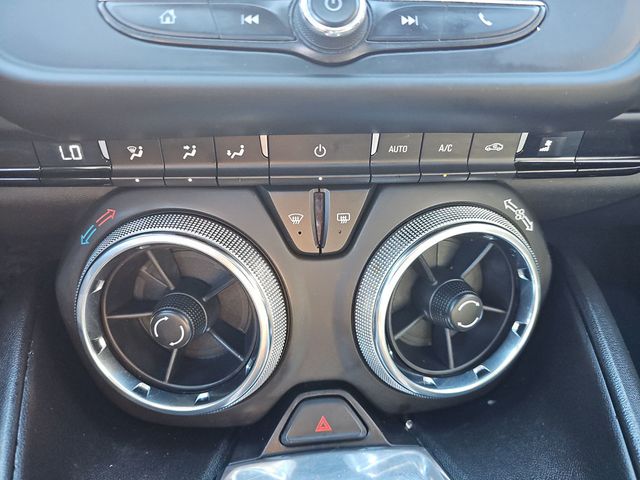 2018 Chevrolet Camaro 2dr Coupe 1LT - 22982239 - 29