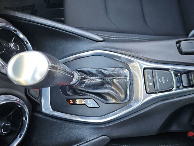 2018 Chevrolet Camaro 2dr Coupe 1LT - 22982239 - 32