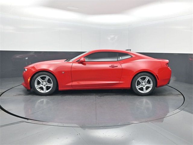 2018 Chevrolet Camaro 1LT photo 2