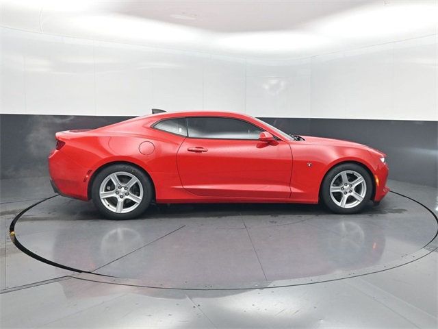 2018 Chevrolet Camaro 2dr Coupe 1LT - 22948318 - 23