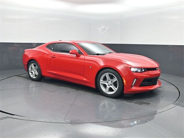 2018 Chevrolet Camaro 2dr Coupe 1LT - 22948318 - 24