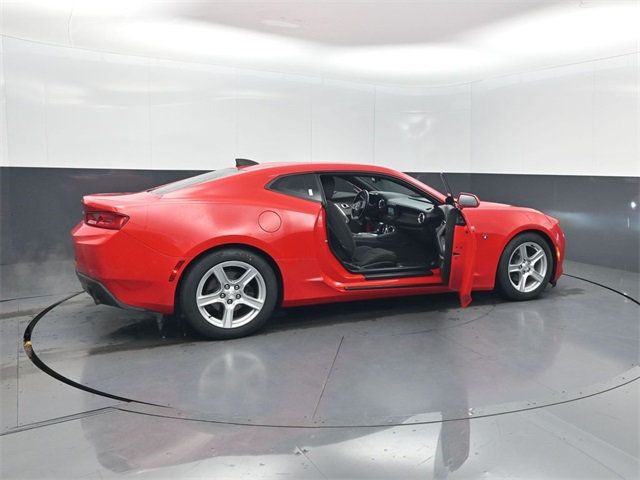 2018 Chevrolet Camaro 2dr Coupe 1LT - 22948318 - 27