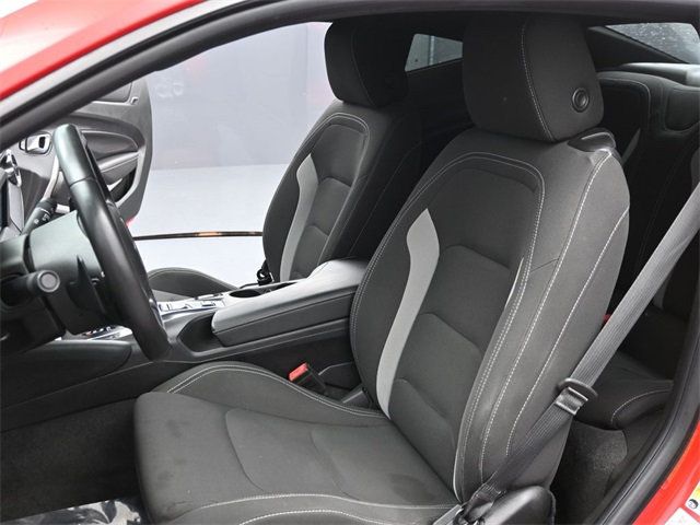 2018 Chevrolet Camaro 2dr Coupe 1LT - 22948318 - 8