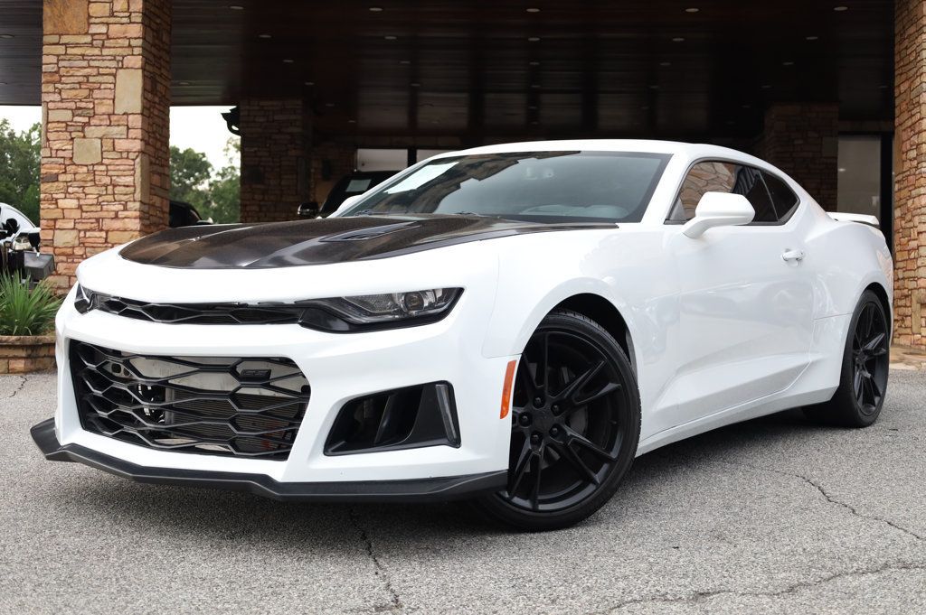 2018 Chevrolet Camaro 2SS photo 2
