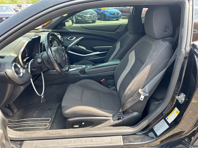 2018 Chevrolet Camaro 2dr Coupe LT w/1LT - 23059458 - 6