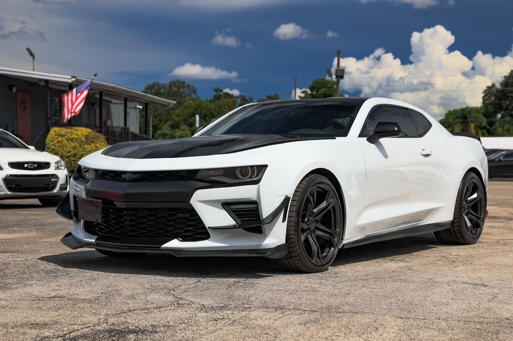 2018 Chevrolet Camaro 1SS photo 2
