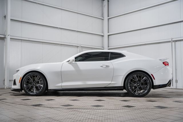 2018 Chevrolet Camaro 2dr Coupe ZL1 - 22741333 - 3