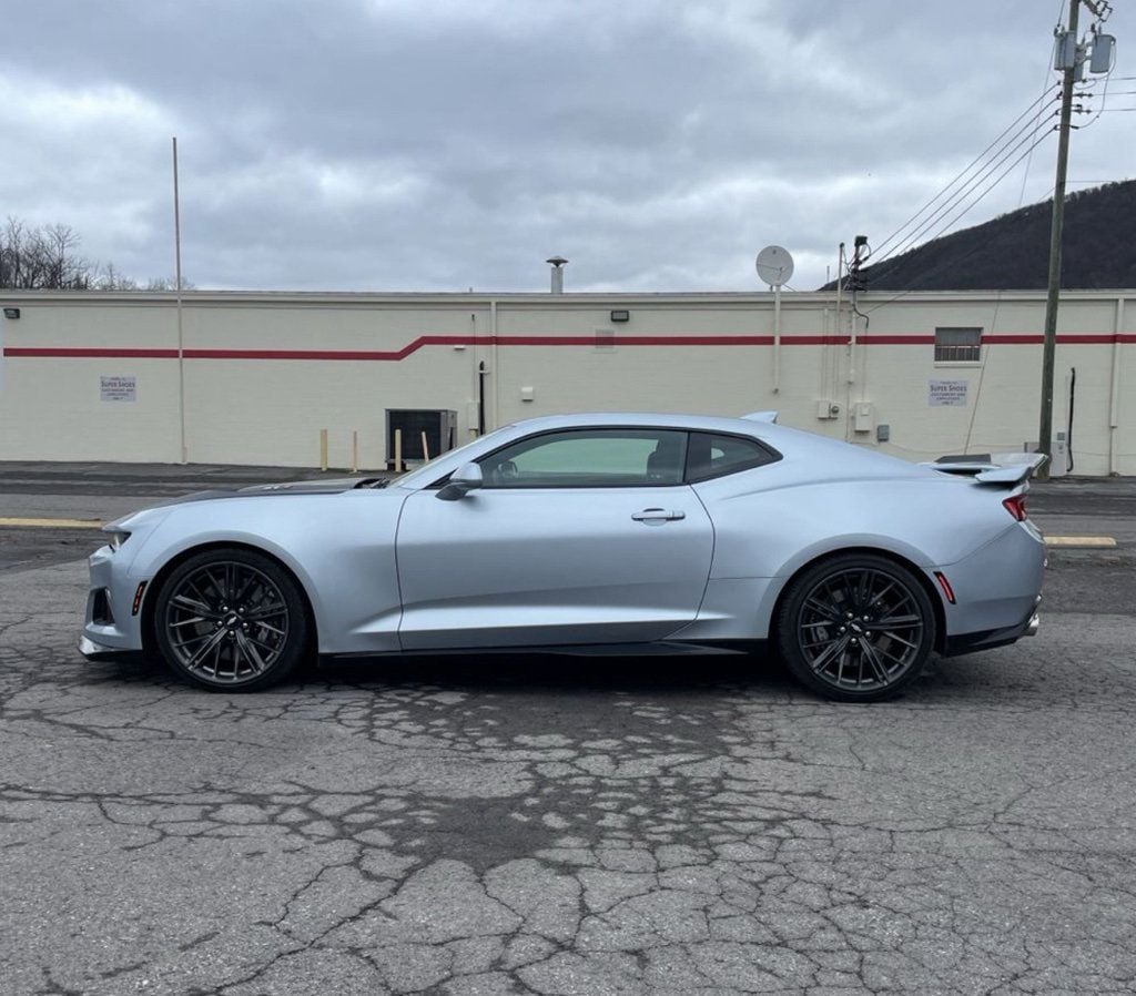 2018 Chevrolet Camaro 2dr Coupe ZL1 - 22791707 - 3