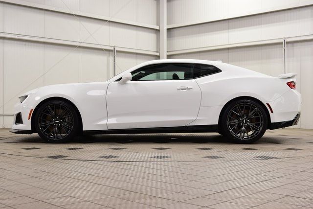 2018 Chevrolet Camaro 2dr Coupe ZL1 - 22885935 - 3