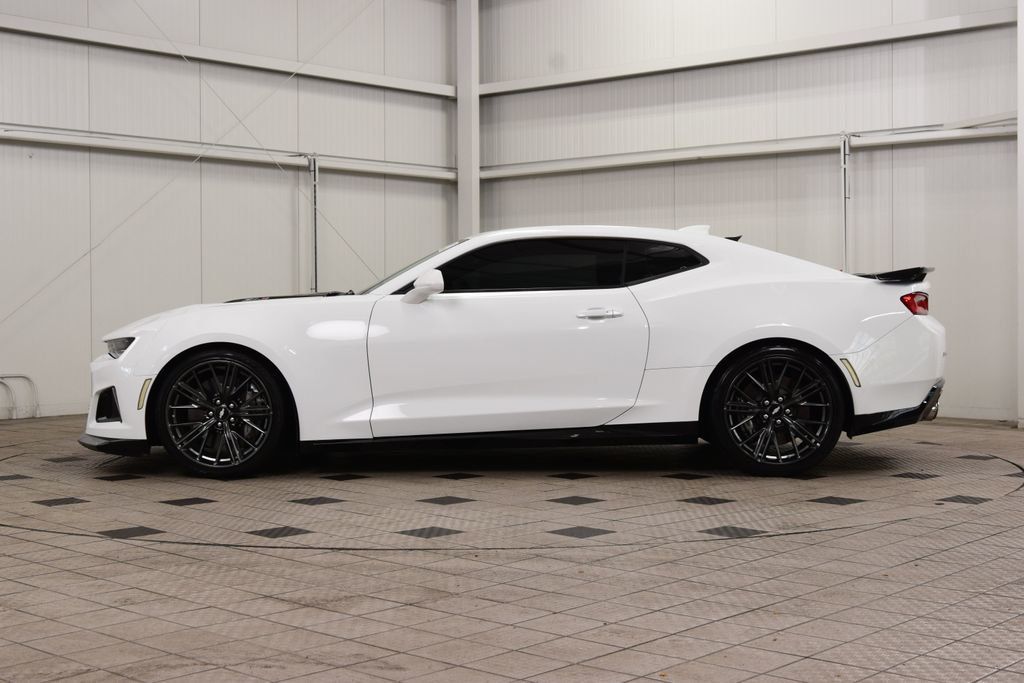 2018 Chevrolet Camaro 2dr Coupe ZL1 - 23004152 - 3