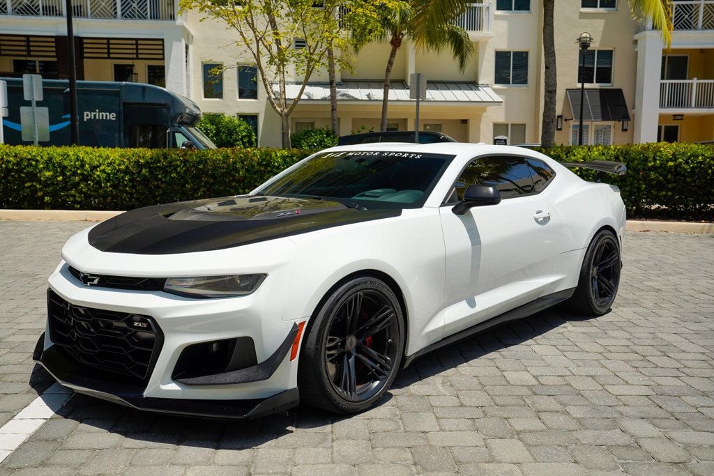 2018 Chevrolet Camaro Coupe ZL1 photo 2