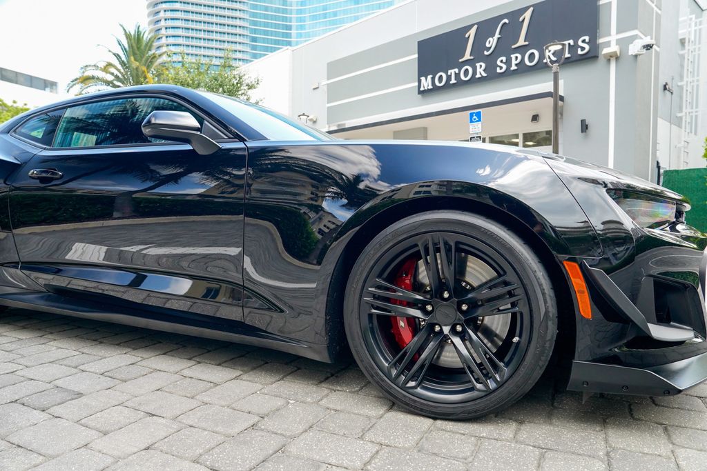 2018 Chevrolet Camaro 2dr Coupe ZL1 - 23028199 - 35