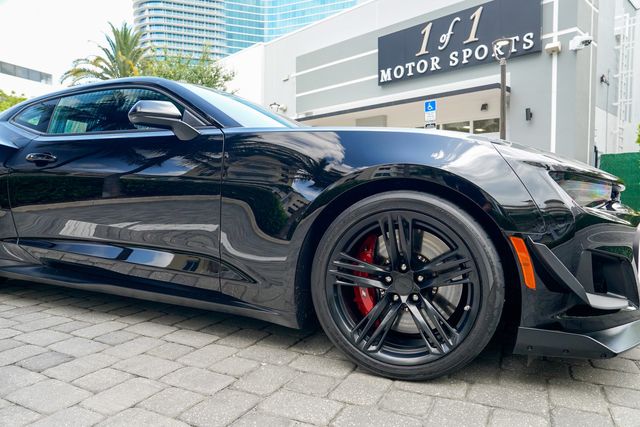 2018 Chevrolet Camaro 2dr Coupe ZL1 - 23028199 - 35