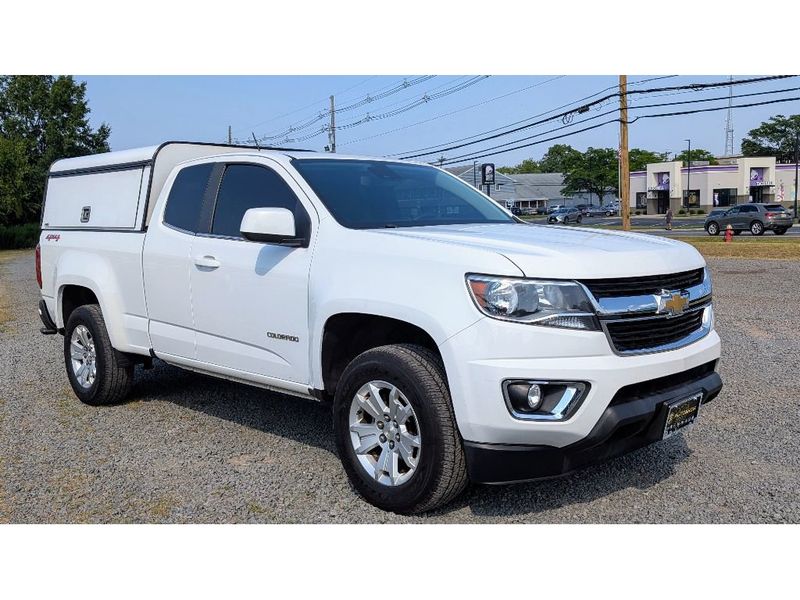 2018 Chevrolet Colorado LT photo 3