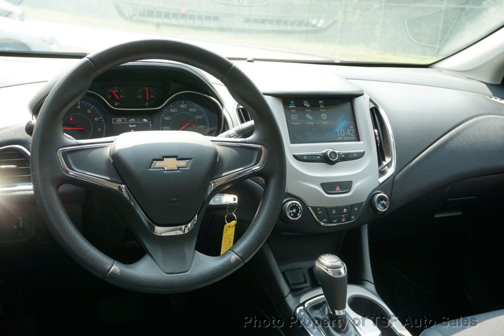 2018 Chevrolet Cruze LS photo 8