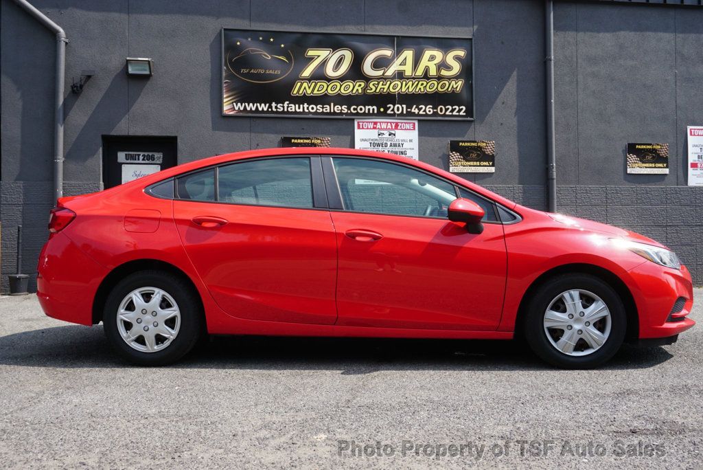 2018 Chevrolet Cruze LS photo 2