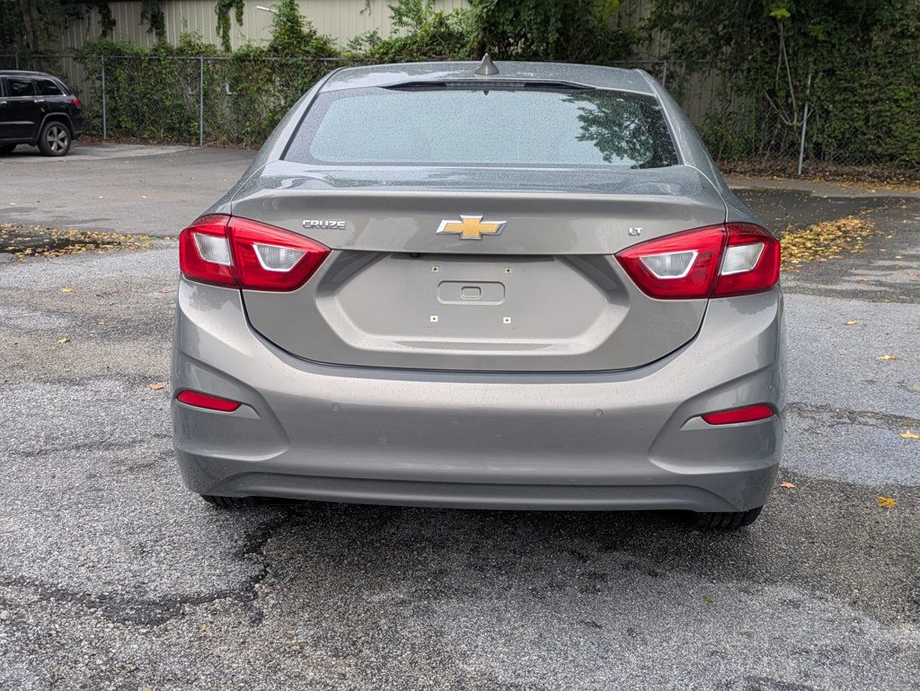 2018 Chevrolet Cruze LT photo 4