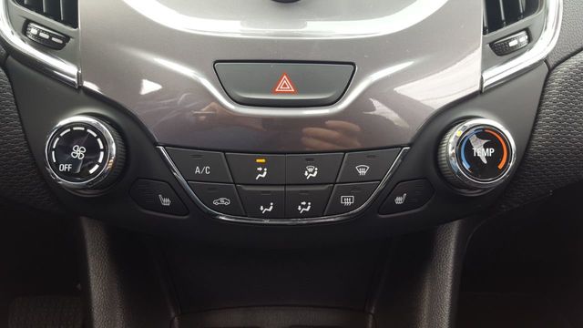 2018 Chevrolet CRUZE LT - 18266609 - 22