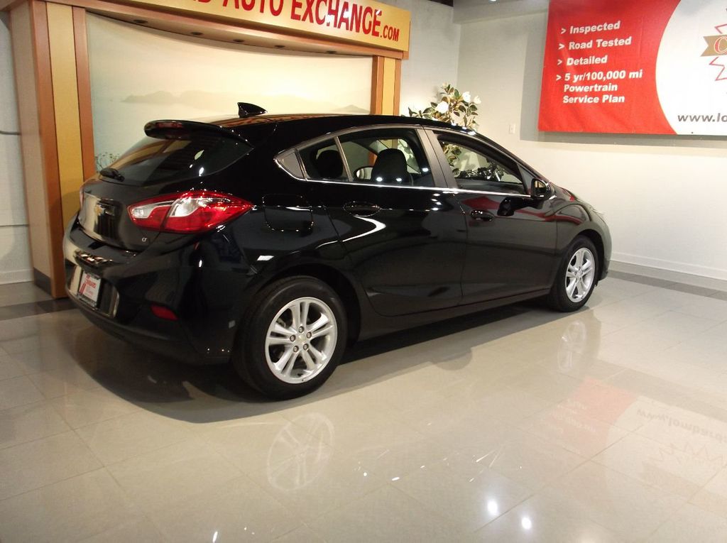 2018 Chevrolet Cruze LT photo 2