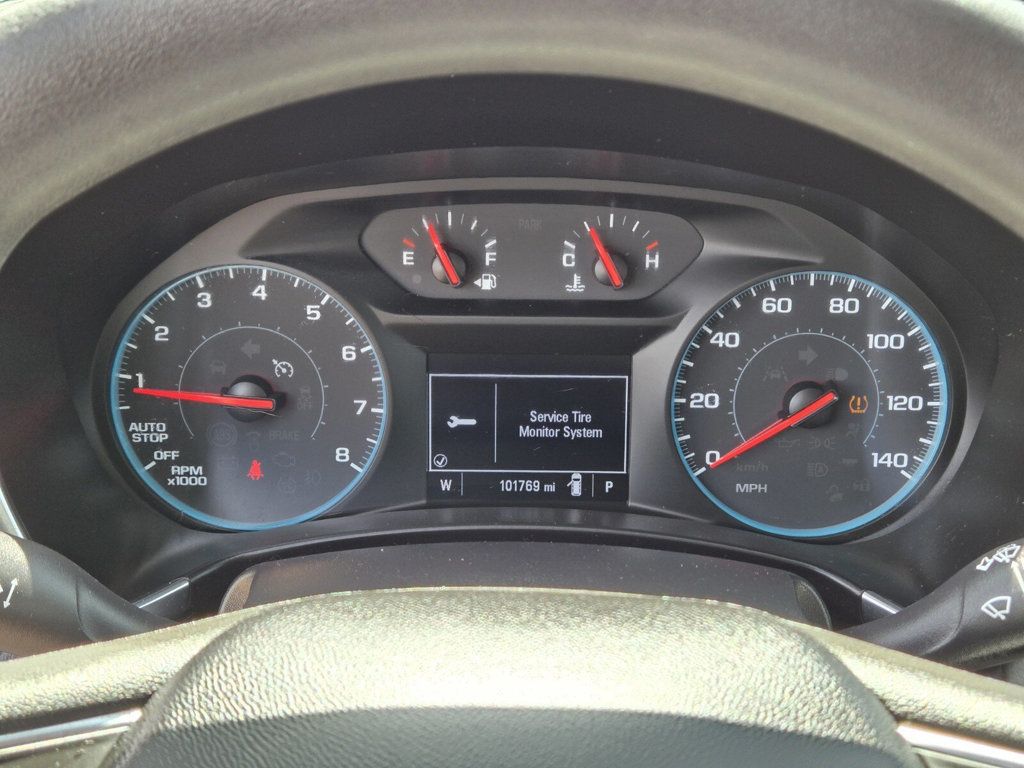 2018 Chevrolet Equinox LS - 22932894 - 18