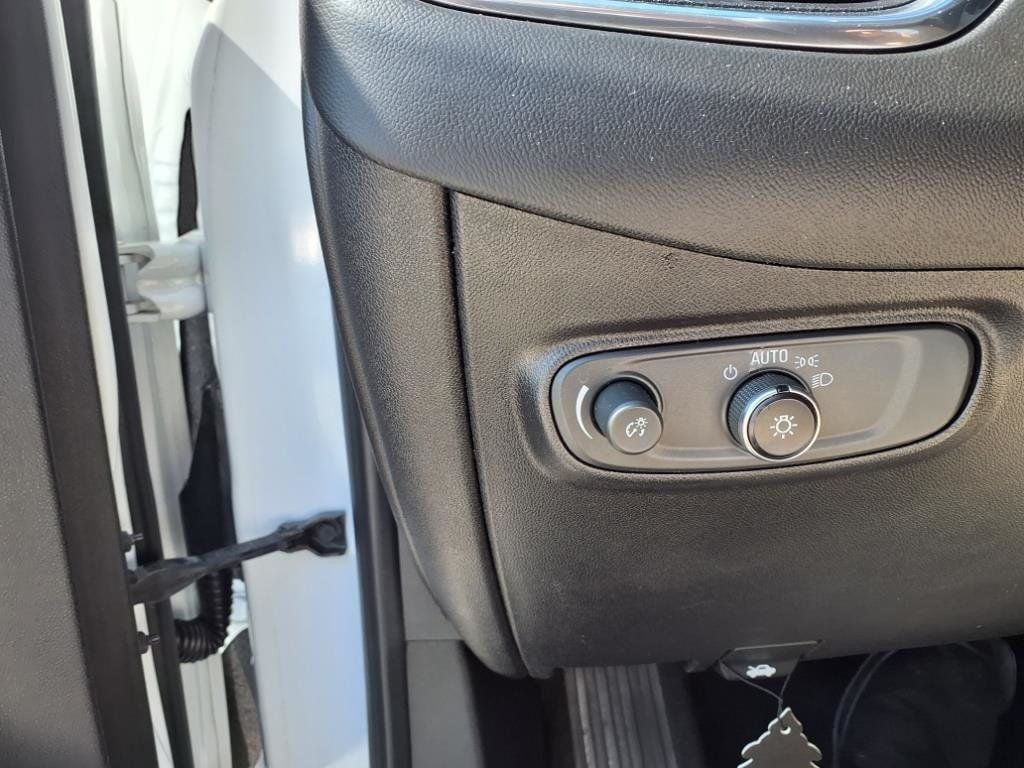 2018 Chevrolet Equinox LS - 22891061 - 15
