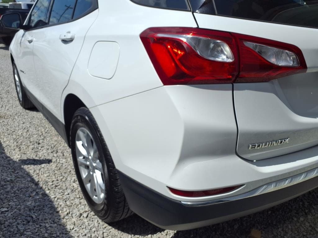 2018 Chevrolet Equinox LS - 22891061 - 19