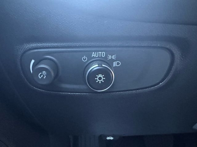 2018 Chevrolet Equinox LT - 22972736 - 17