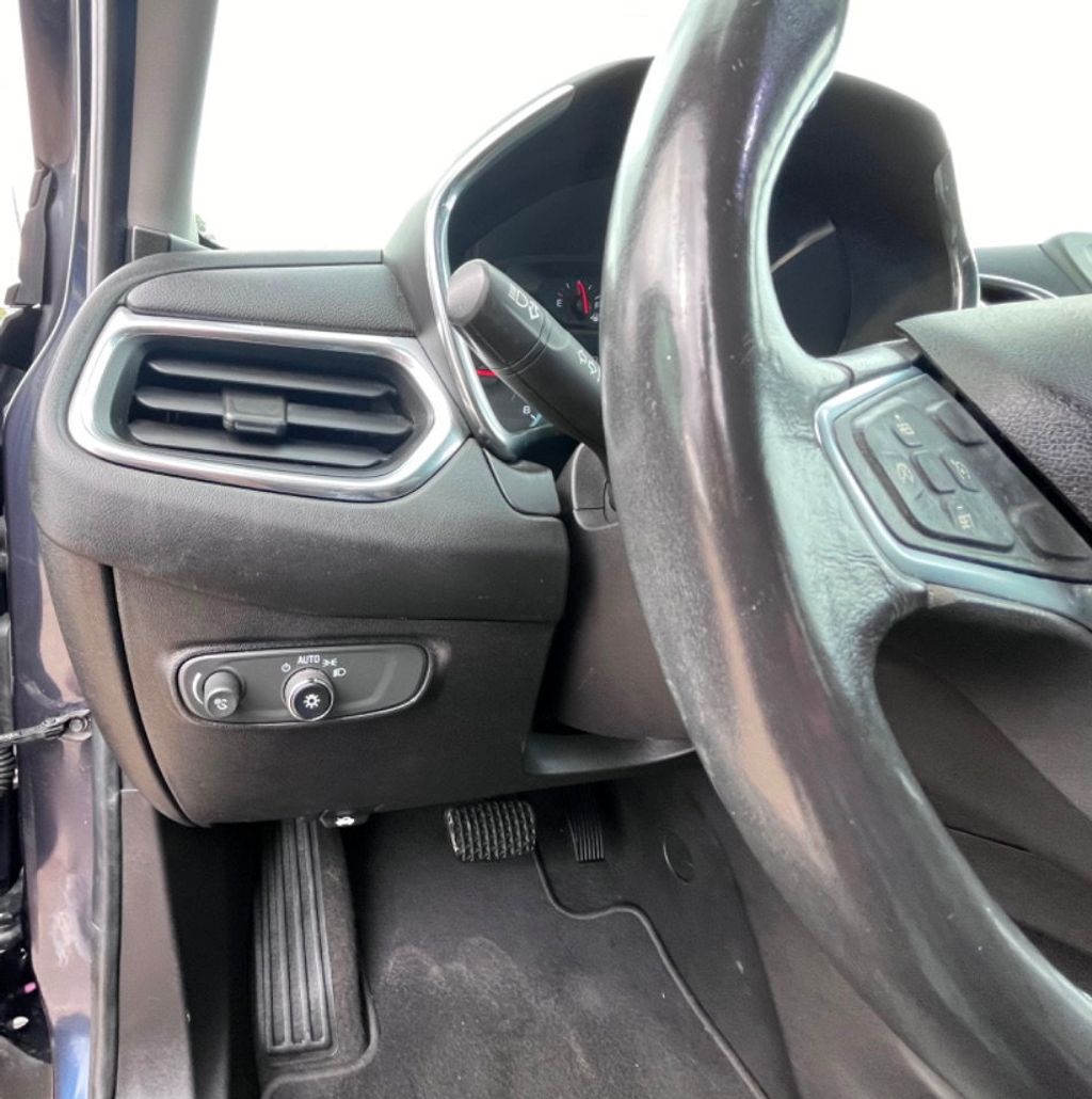 2018 Chevrolet Equinox LT FWD - 22306206 - 38