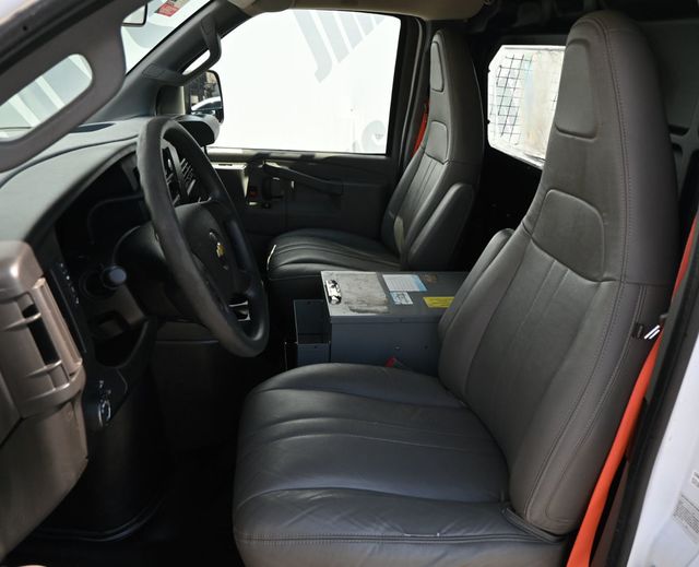 2018 Chevrolet Express Cargo Van 2500 - 23072130 - 7
