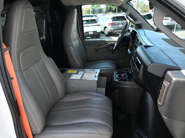 2018 Chevrolet Express Cargo Van 2500 - 23072130 - 8