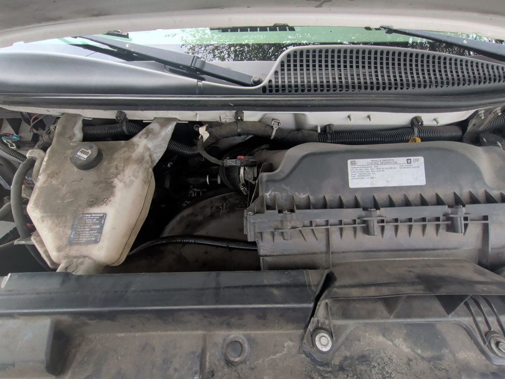 Chevrolet Express Cargo Van RWD 2500 135" photo 11