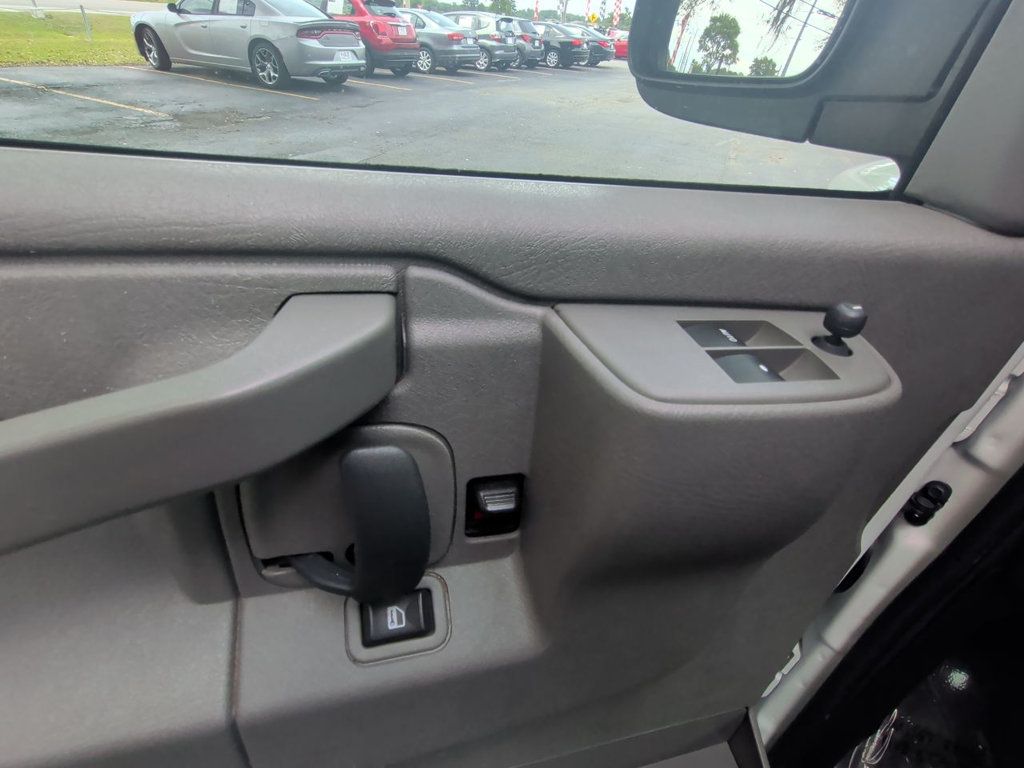 Chevrolet Express Cargo Van RWD 2500 135" photo 12