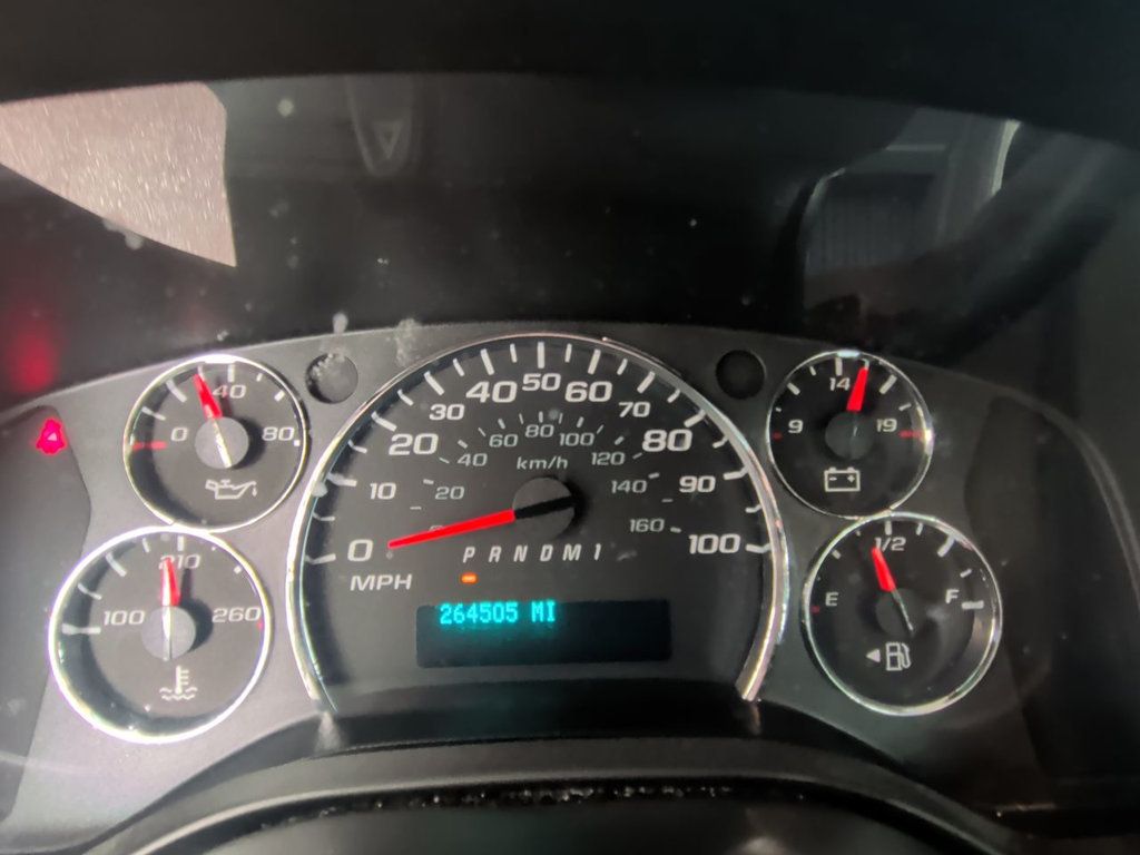 Chevrolet Express Cargo Van RWD 2500 135" photo 16