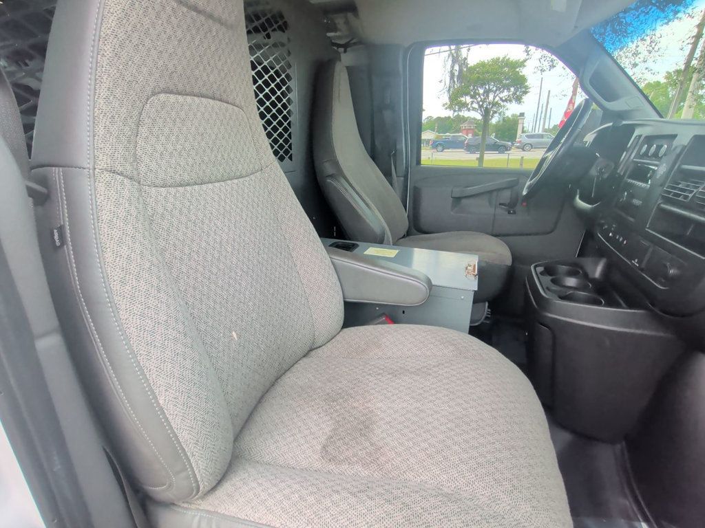 Chevrolet Express Cargo Van RWD 2500 135" photo 19