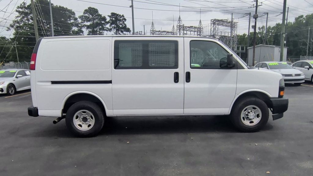 Chevrolet Express Cargo Van RWD 2500 135" photo 9