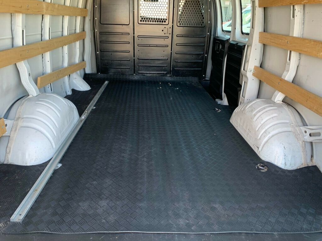 2018 Chevrolet Express Cargo Van RWD 2500 135" - 22974056 - 11