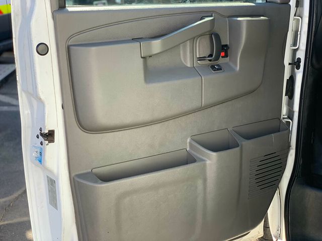 2018 Chevrolet Express Cargo Van RWD 2500 135" - 22974056 - 25