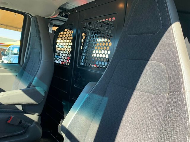 2018 Chevrolet Express Cargo Van RWD 2500 135" - 22974056 - 28