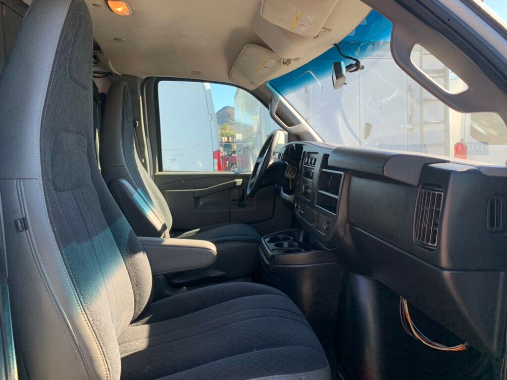 2018 Chevrolet Express Cargo Van RWD 2500 135" - 22974056 - 30