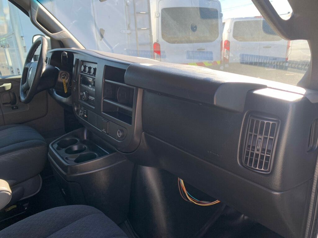 2018 Chevrolet Express Cargo Van RWD 2500 135" - 22974056 - 31