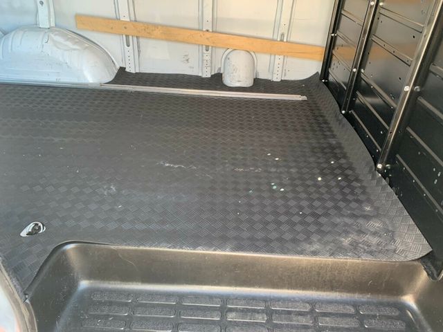 2018 Chevrolet Express Cargo Van RWD 2500 135" - 22974056 - 3