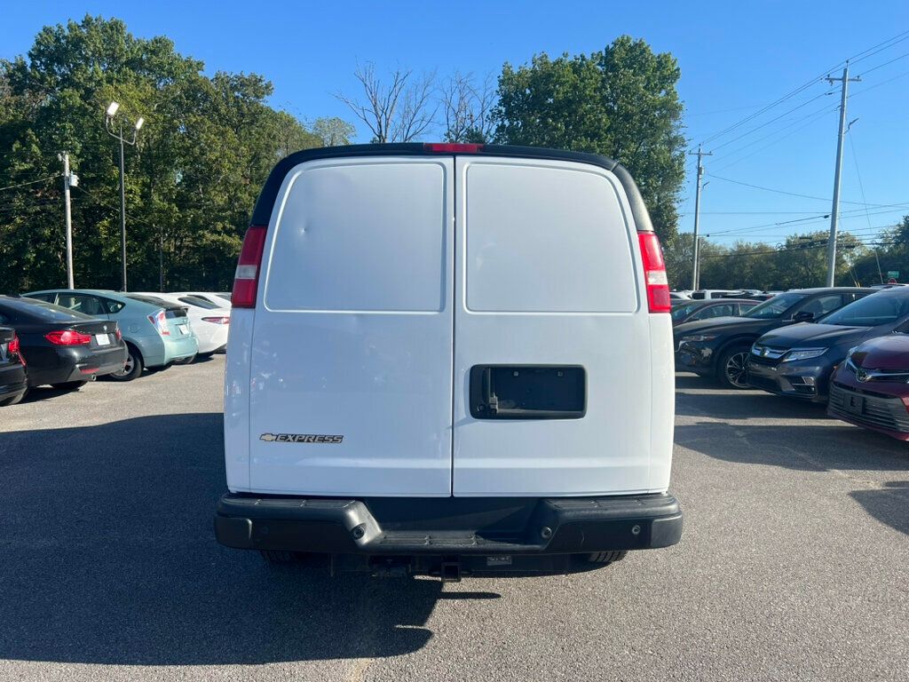 2018 Chevrolet Express Cargo Van RWD 2500 135" - 22610017 - 3