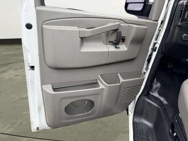2018 Chevrolet Express Cargo Van RWD 2500 135" - 23059578 - 18
